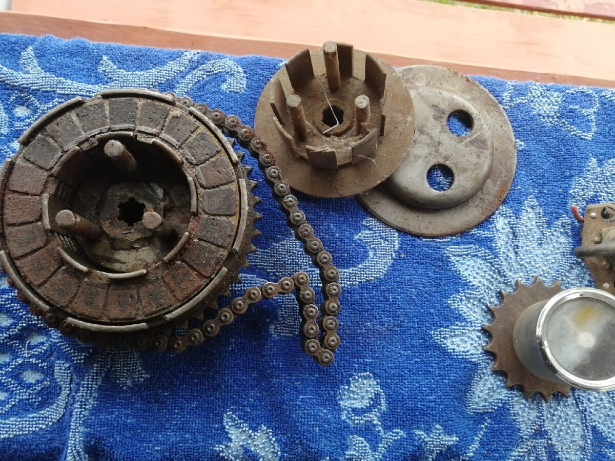 Náhradní díly Jawa, ČZ , úklid garáže - 6