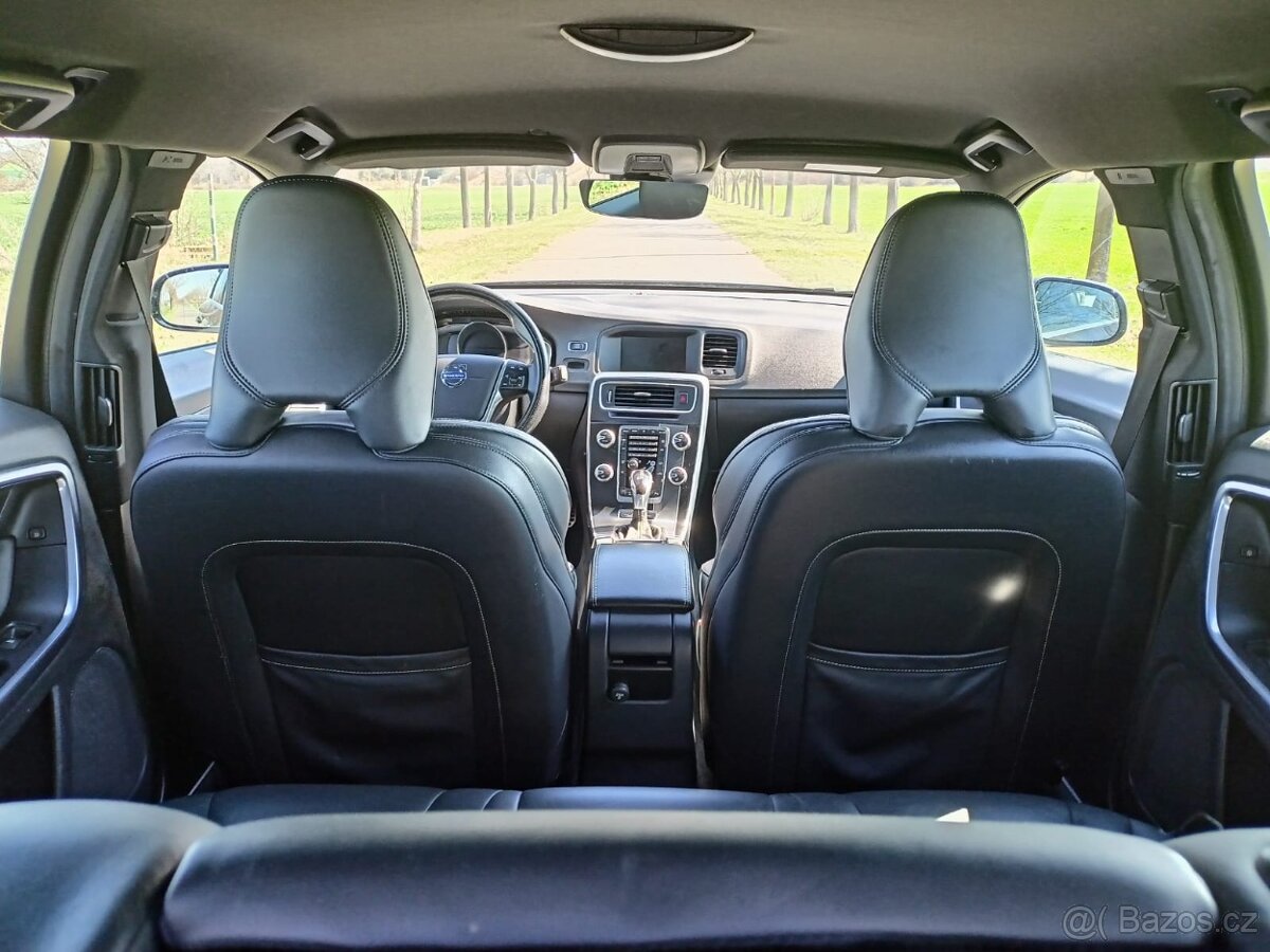 Volvo V60, 2.4 D6 158 kW HYBRID R-DESING - 6