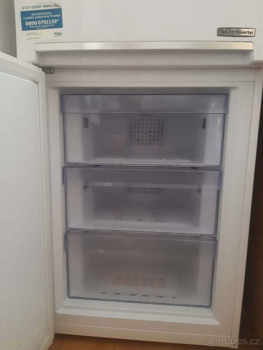 velká lednice (s mrazákem) Beko RCNA406E40W - 6