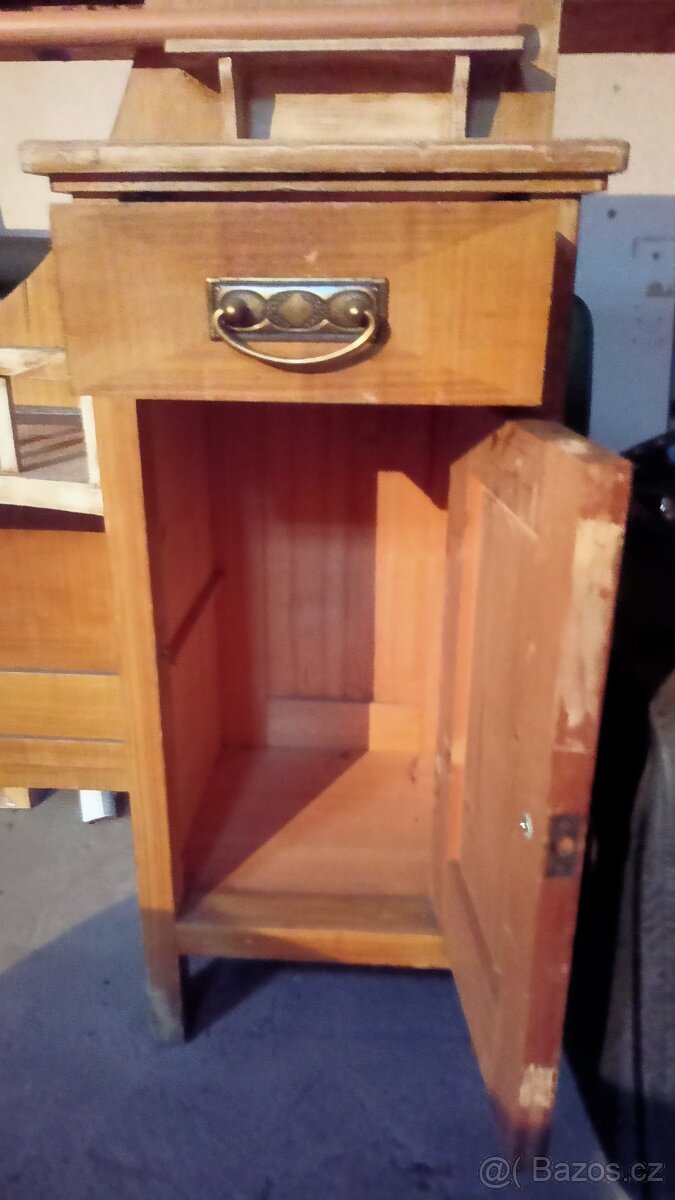 Toaletka, kosmetický stolek,masiv, renovace - 6