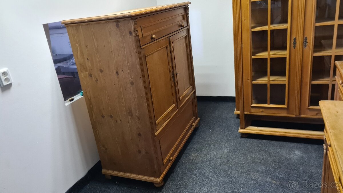 Starožitný nábytek - replika - 6