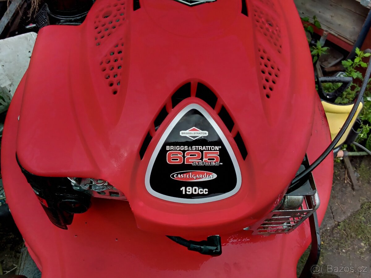 Prodám benzinovou sekačku s pojezdem CASTEL GARDEN - 6