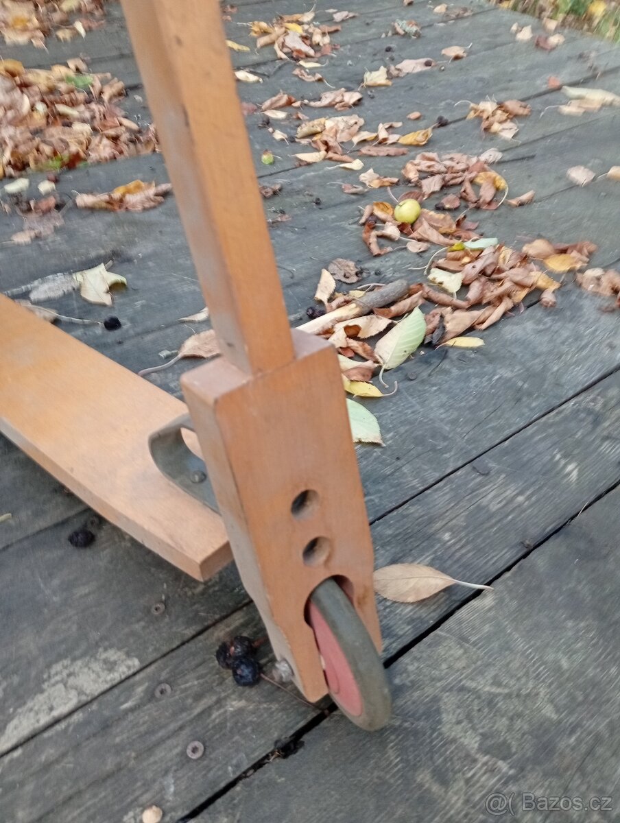 Retro dřevěná koloběžka se sedátkem - 6