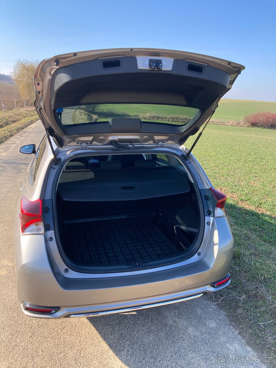 Toyota Auris 1,6 D kombi 82 KW - 6