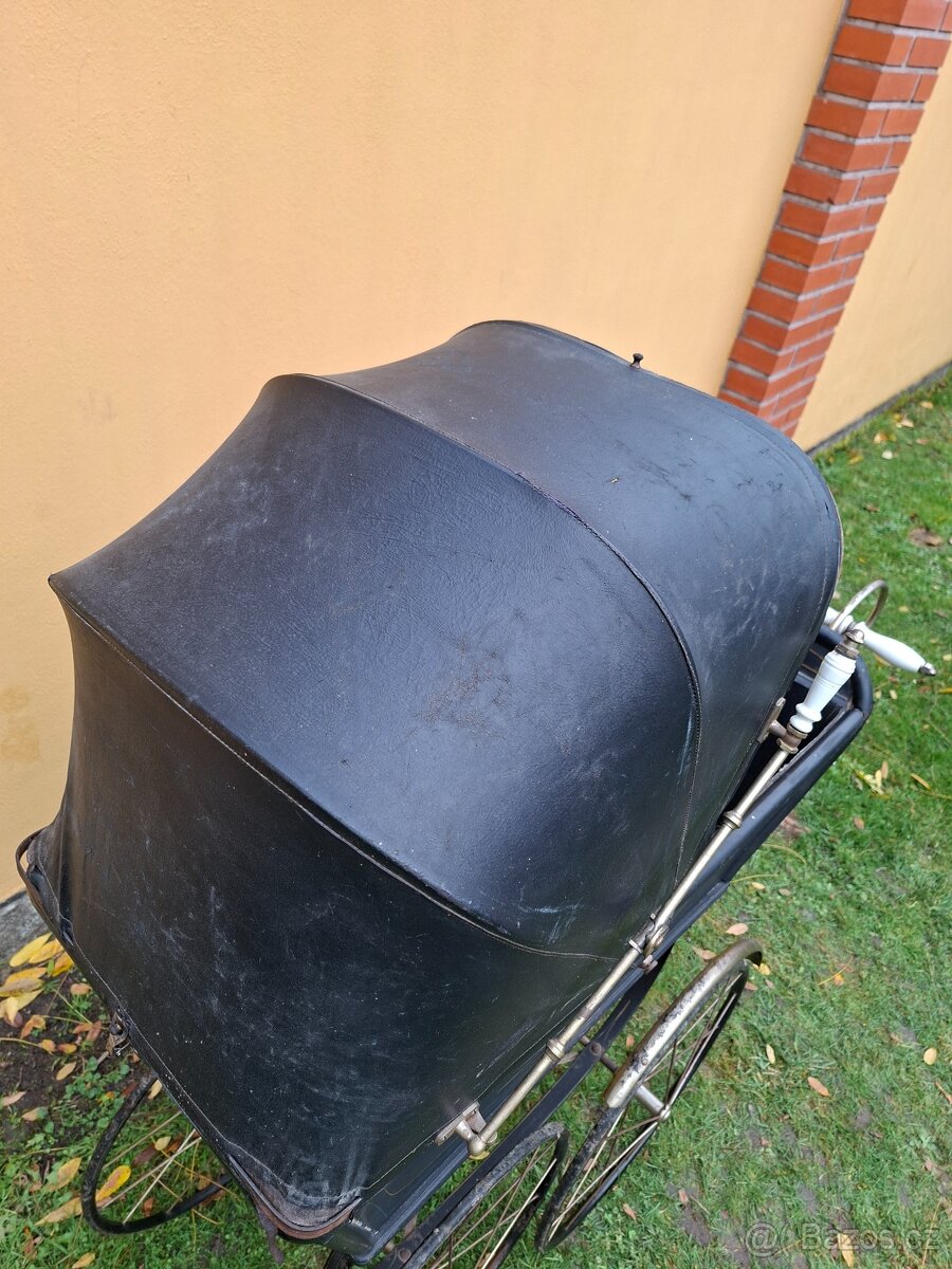 Starožitný kočárek pro miminko č. 633 - 6