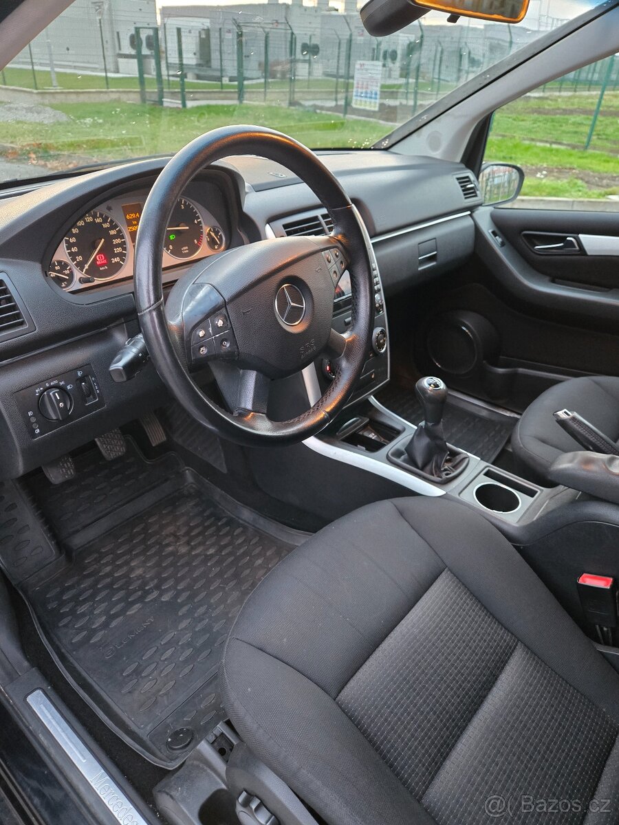 Mercedes-Benz B - 6