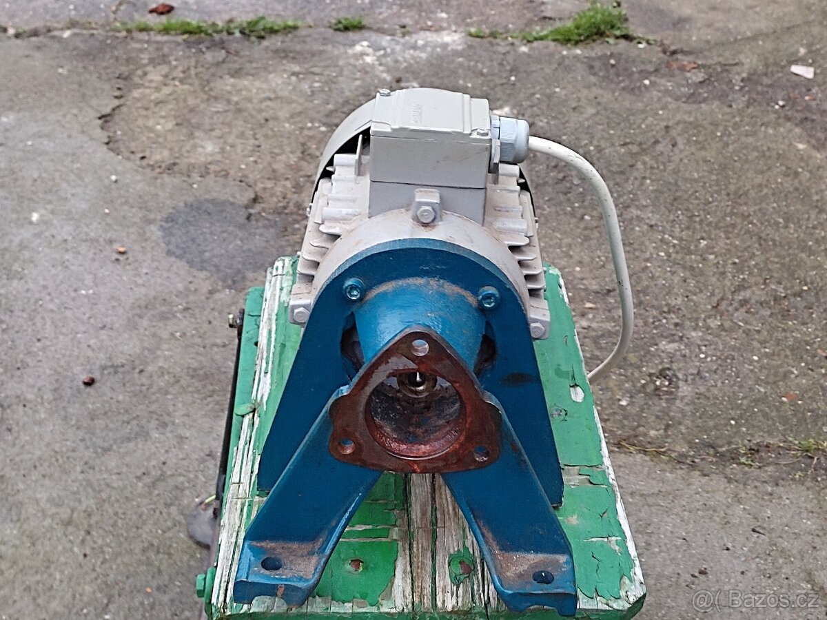 PRODÁM 2 KS ELEKTROMOTOR SIEMENS - 6