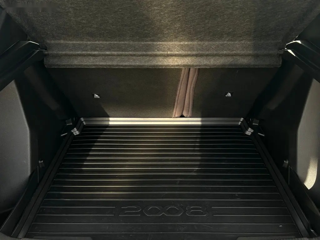 Peugeot 2008, ALLURE 1.2PT 100"MAN6"Zimáky - 6