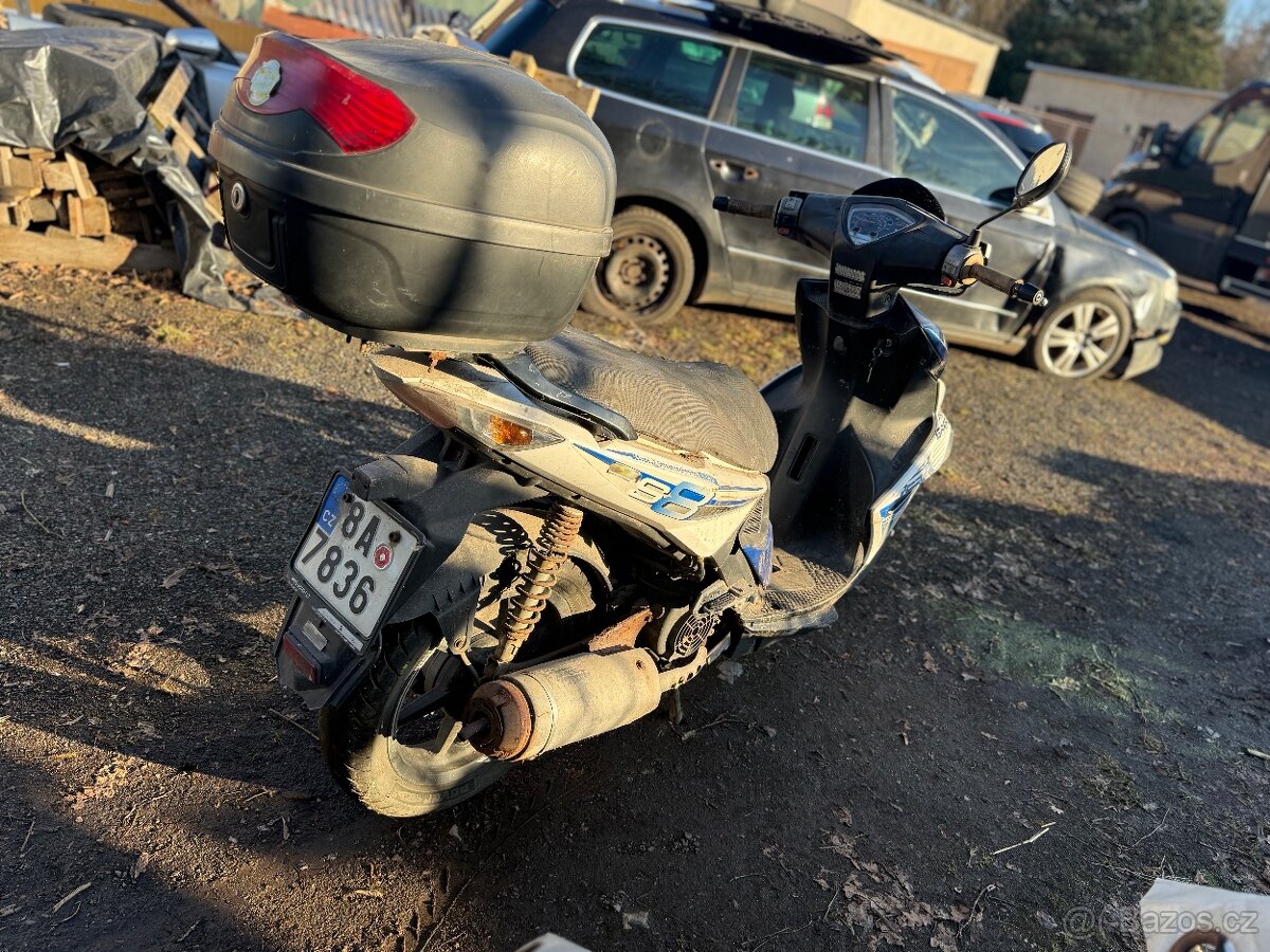 Skútr Kymco 125ccm - 6