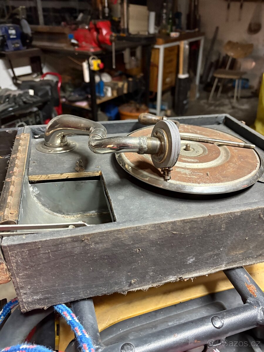 Kufříkový gramofon na kliku - 6