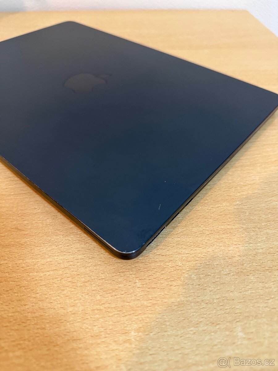 MacBook Air M2, 13”, 8GB RAM, 512GB SSD - 6