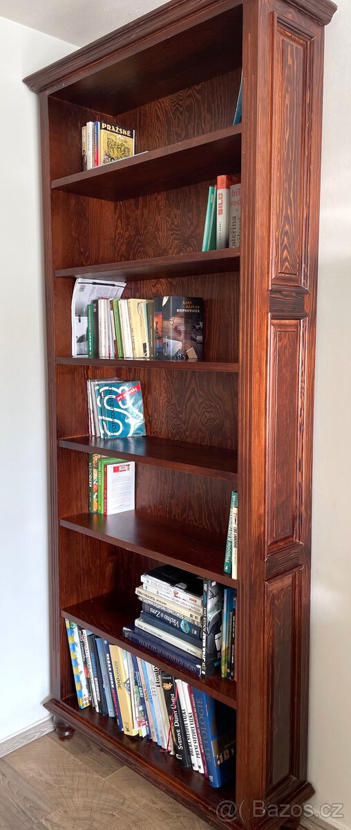 Masivní dřevěná knihovna vyrobená na zakázku - 6