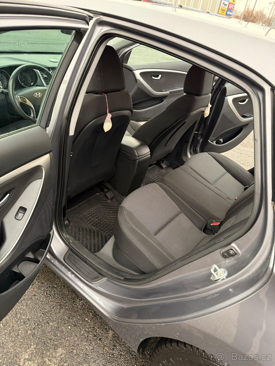 Hyundai i30, 1.4 benzín 2013 - 6
