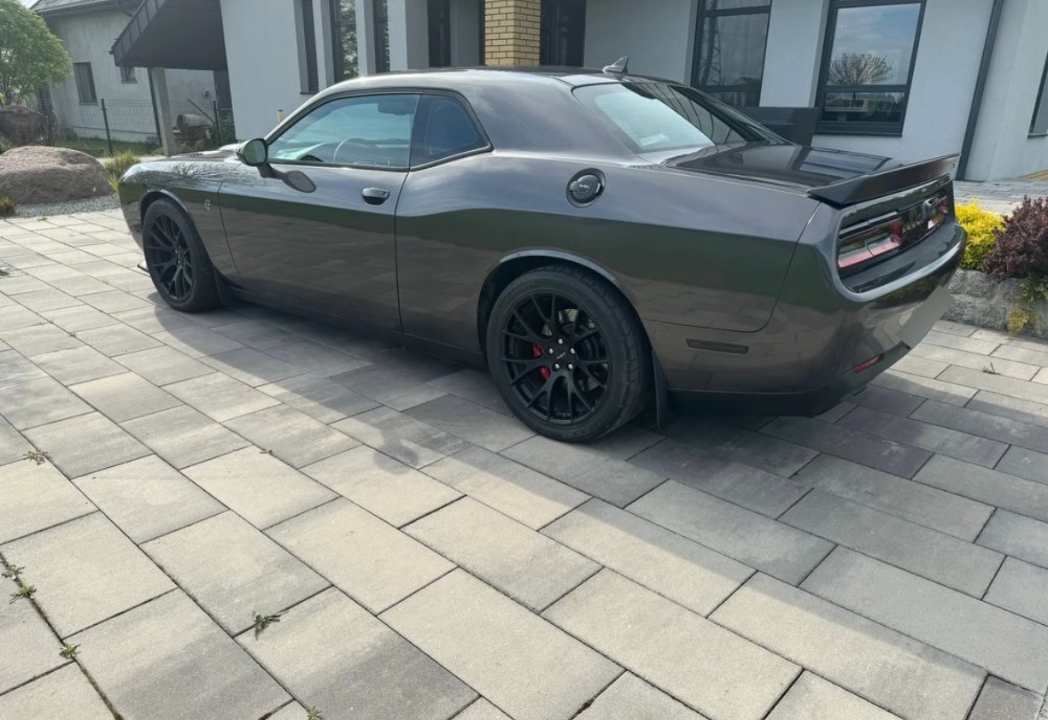 Dodge Challenger Hellcat - 6