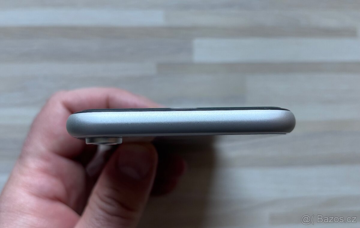 iPhone XR 64 GB bily - 6