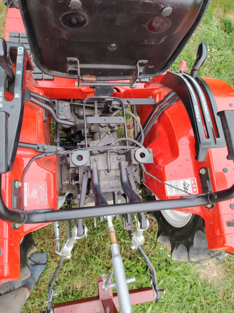 Malotraktor Mitsubishi + vlečka - 6