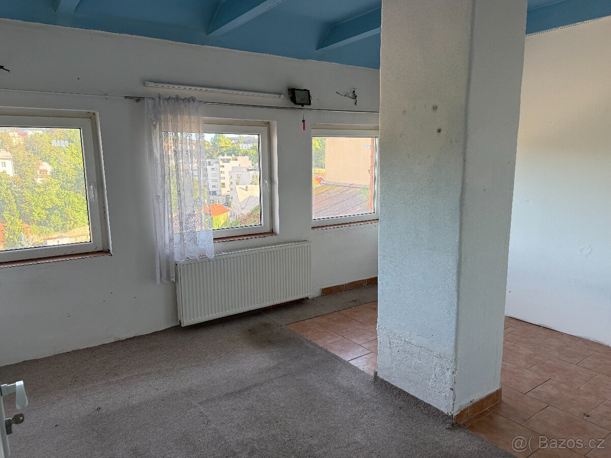 bývalá součást hradu - dům - 6