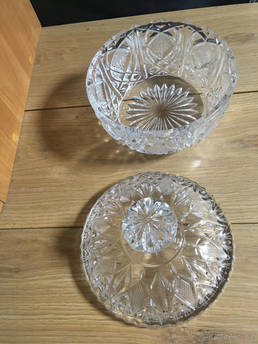 Broušená dóza s víkem s úchytem - 6