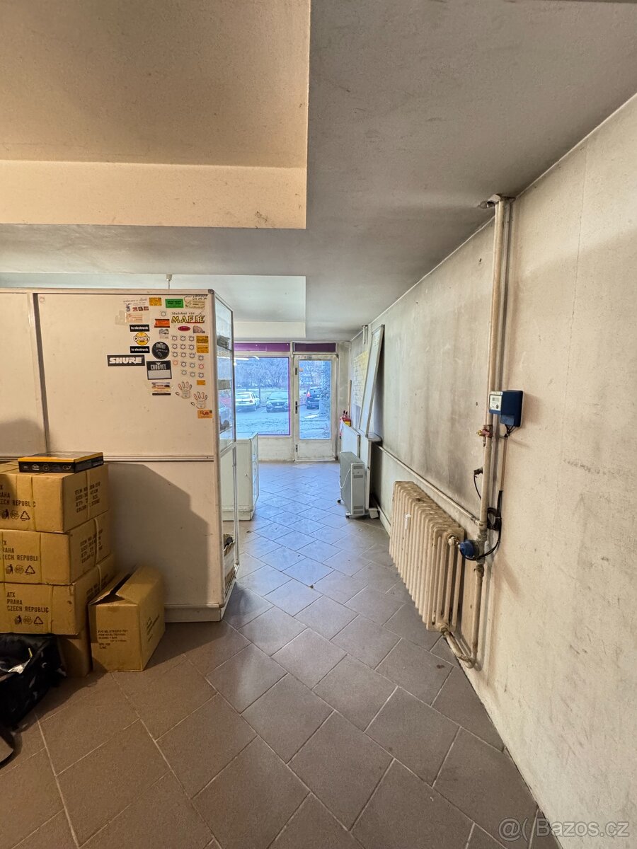 Prodej prostorné garáže - 6