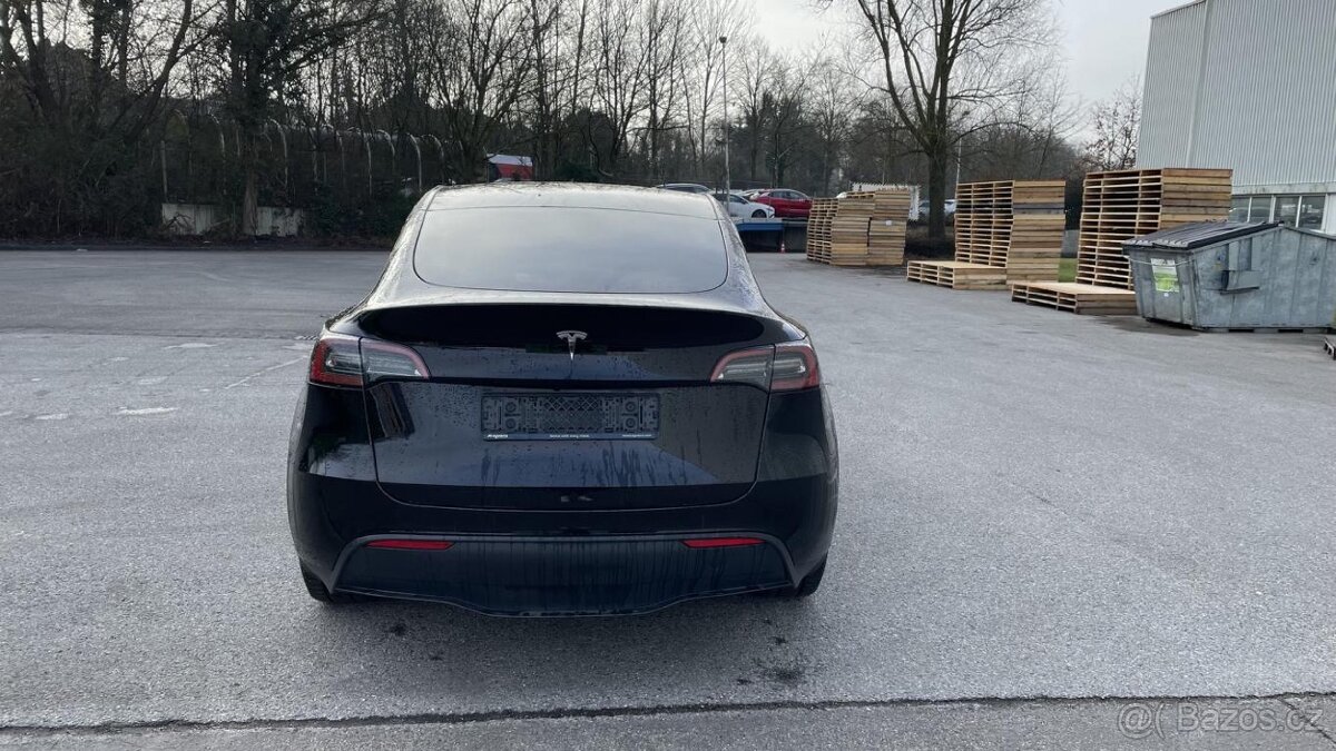 Tesla Model Y RWD (2022) - 6