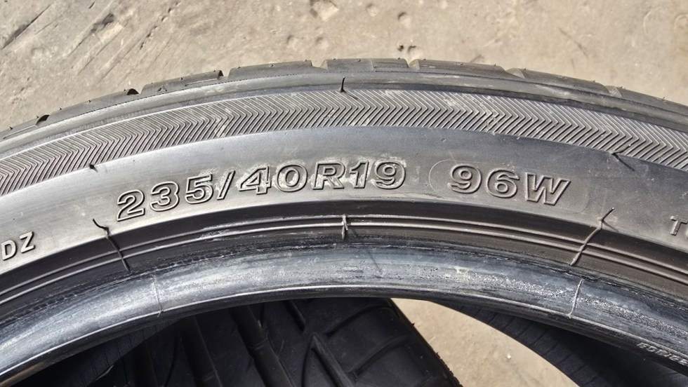 Letní pneu 235/40/19 Bridgestone - 6