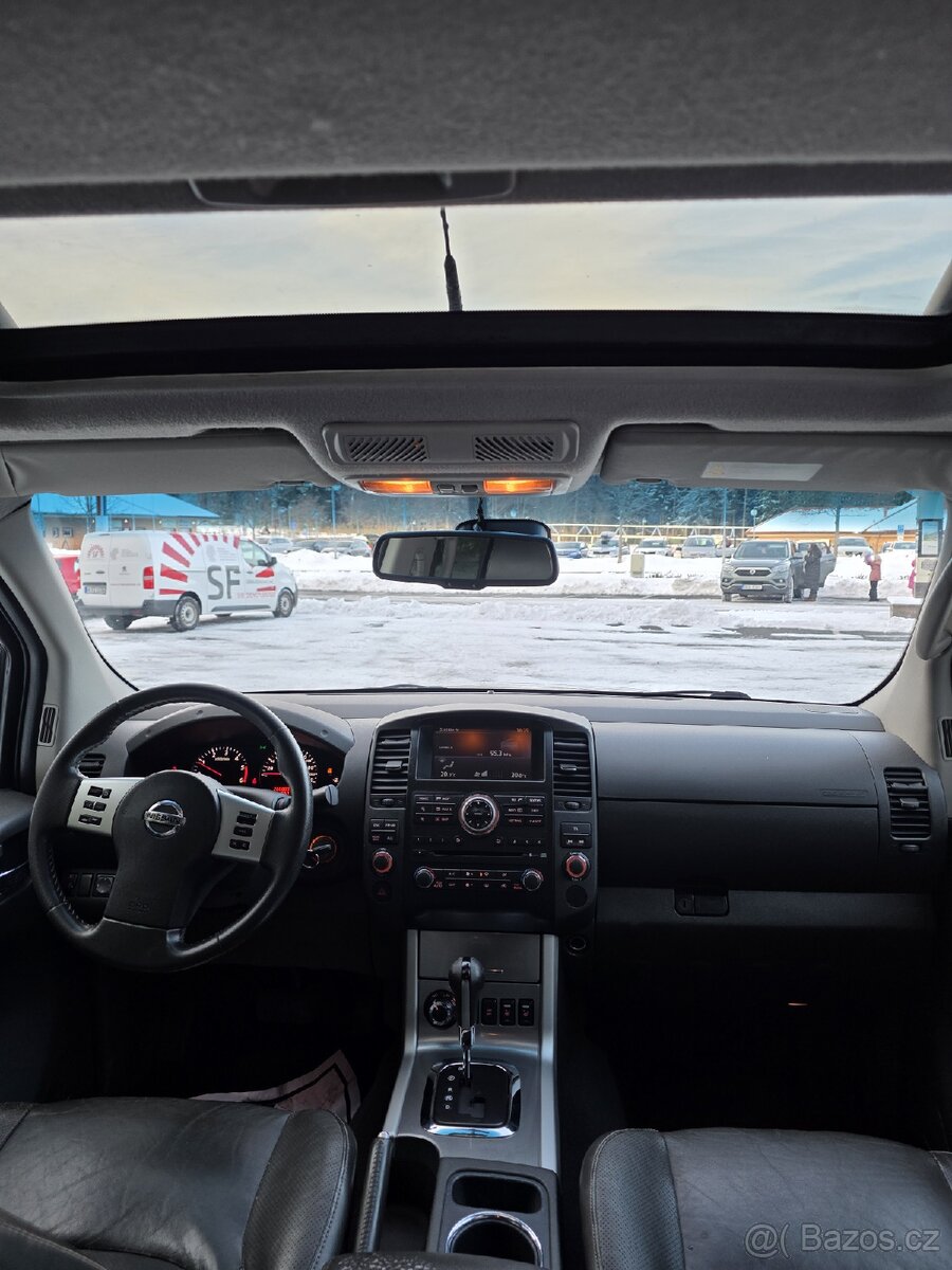 Nissan Navara 3.0D - 6