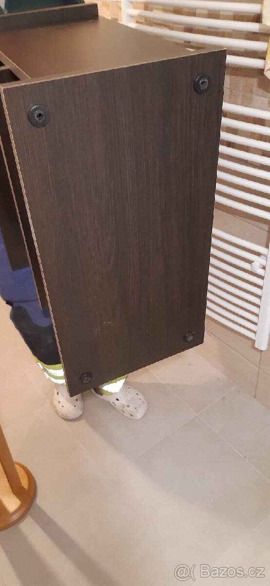 stoleček pod TV + ramínka na šaty + Makita 6271D - 6