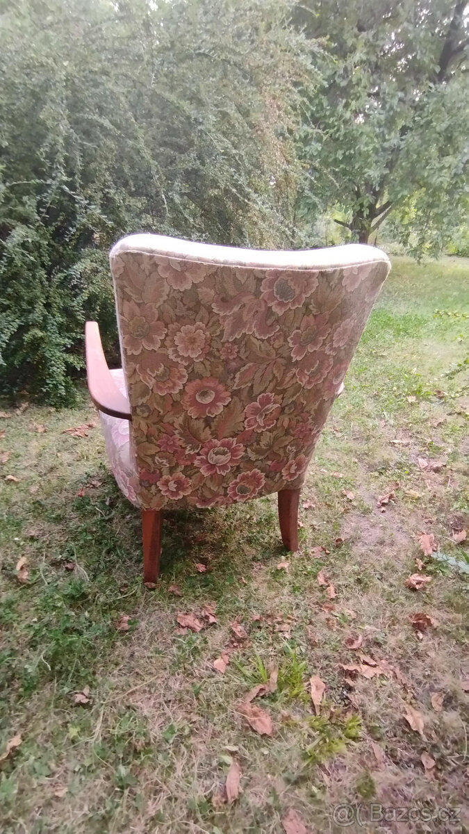 Historické křeslo s dřevěnými područkami - 6