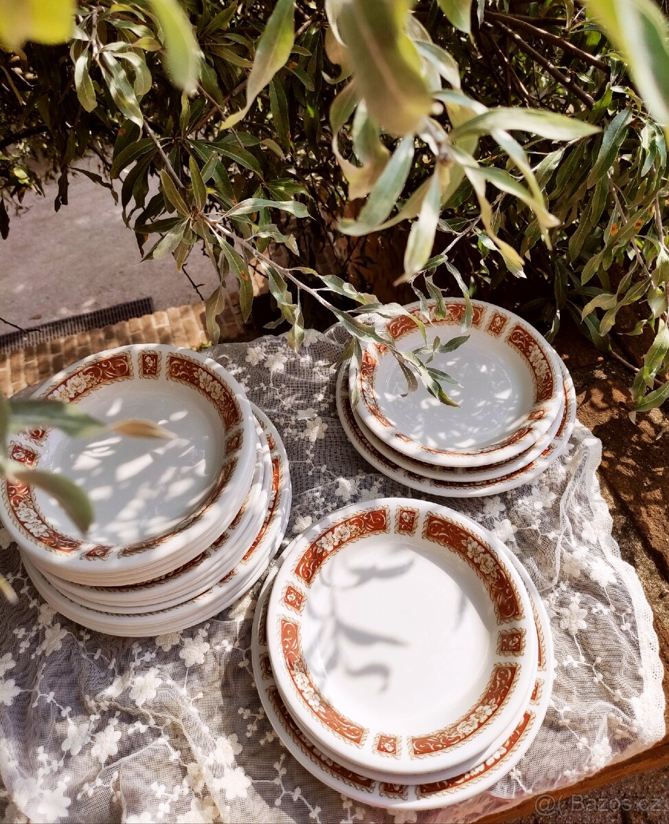 Anglický jídelní set talířů vintage - 18 kusů - 6