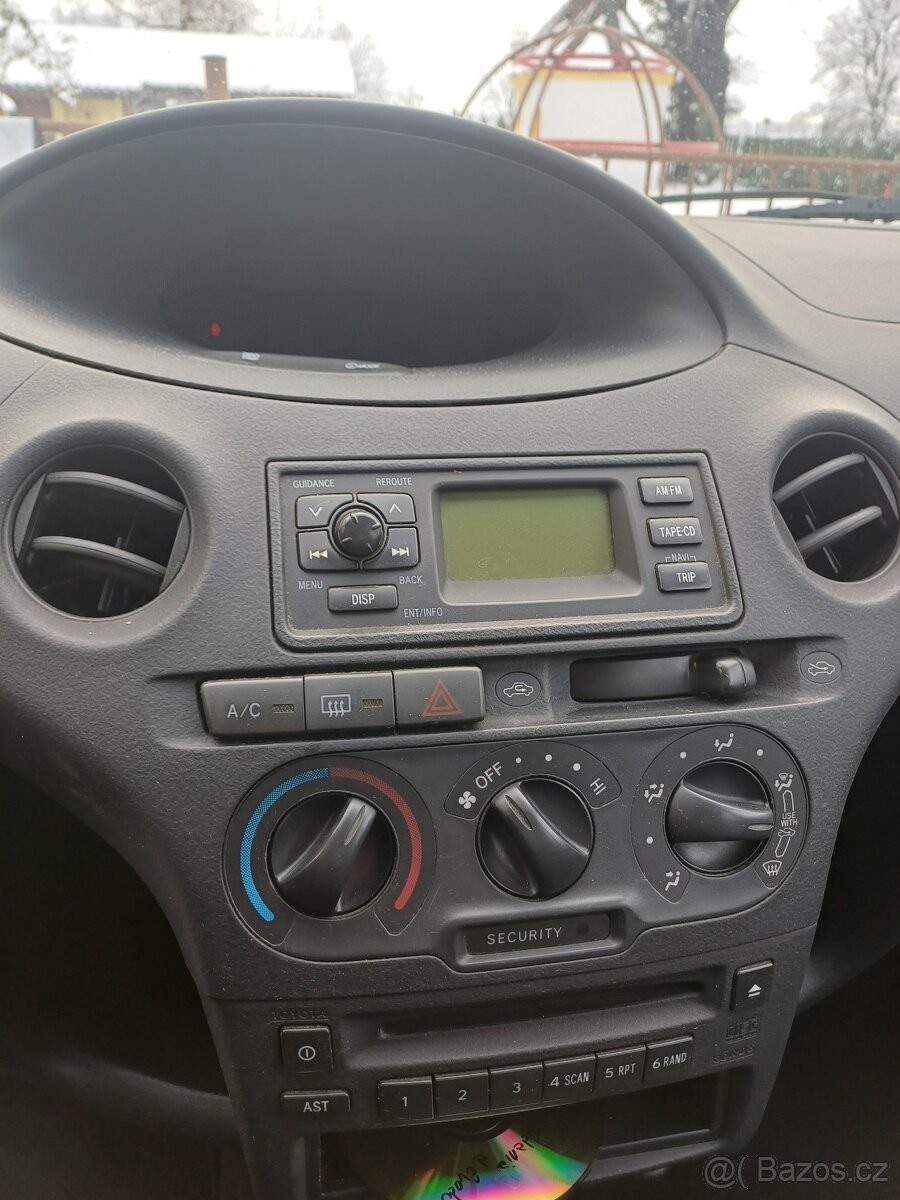 Toyota yaris 2003 - 6