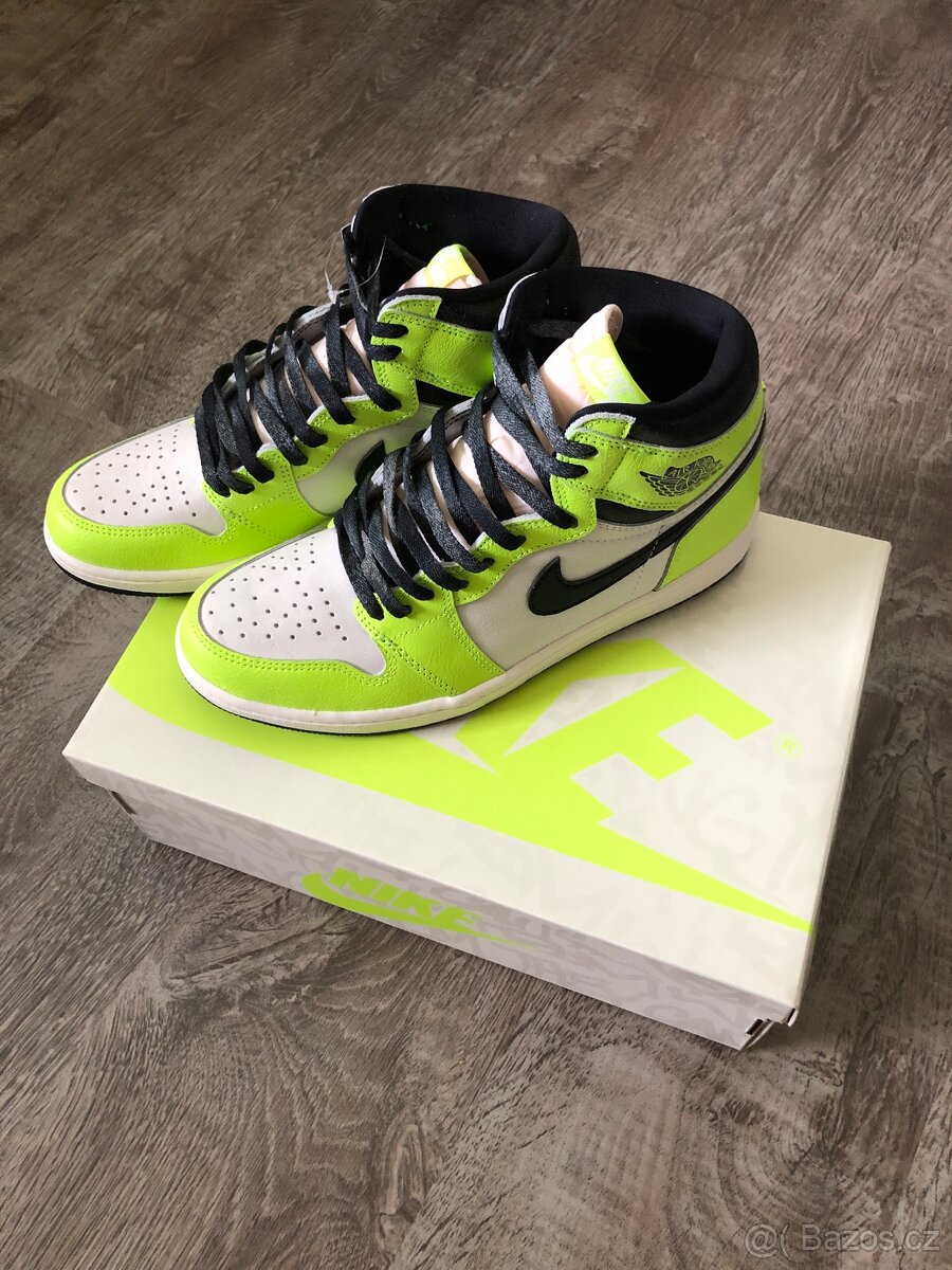 NIKE AIR JORDAN 1 - 6