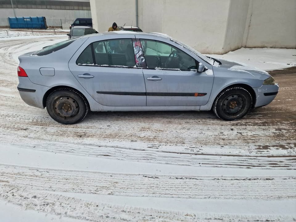 Renault Laguna. 1.9 nafta - 6