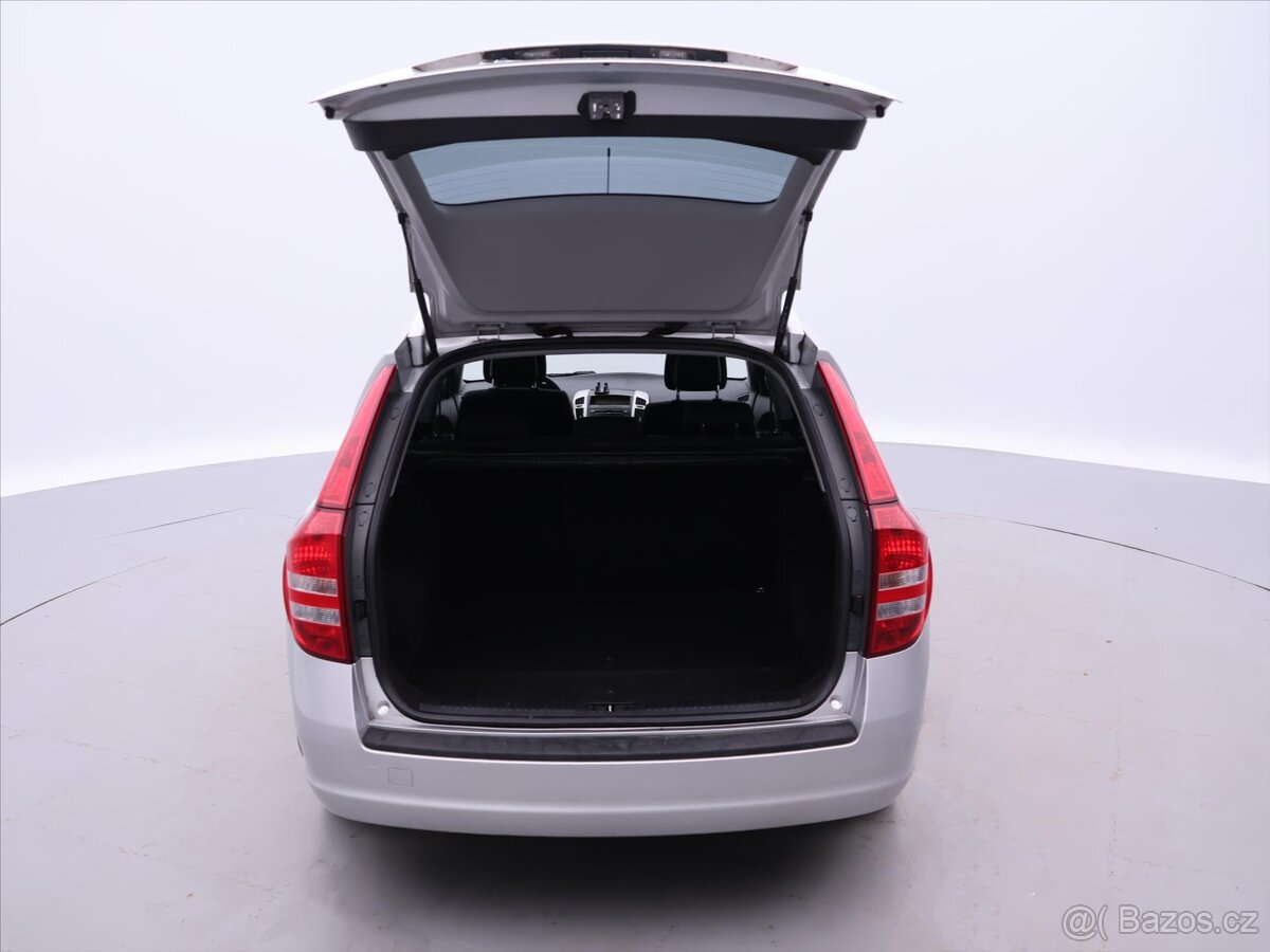 Kia Ceed 1,6 i 92kW CZ Klima (2009) - 6