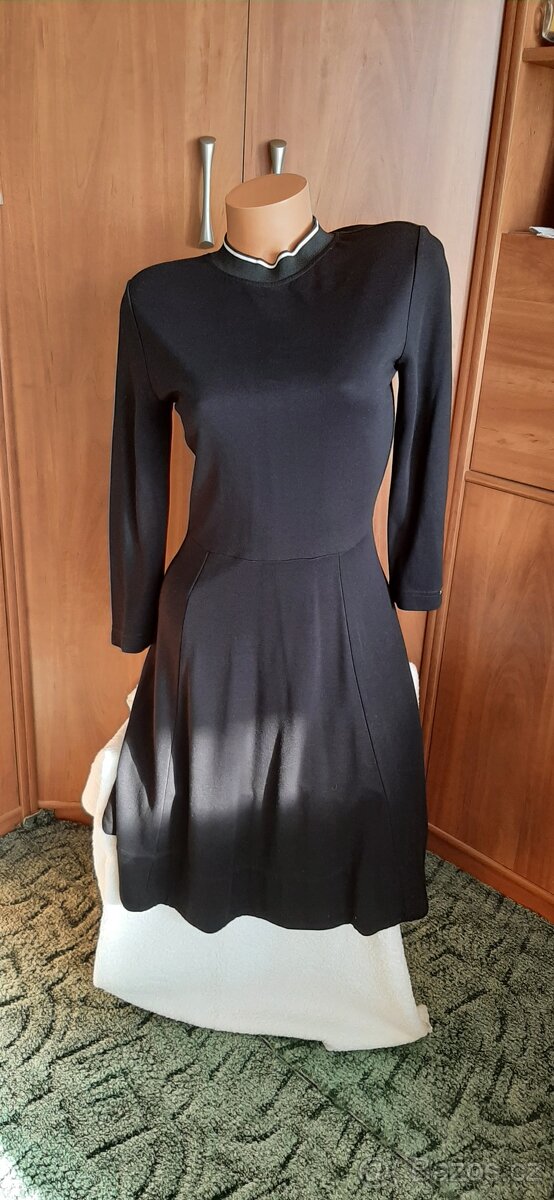 Nové černé šaty Calvin Klein S - 6