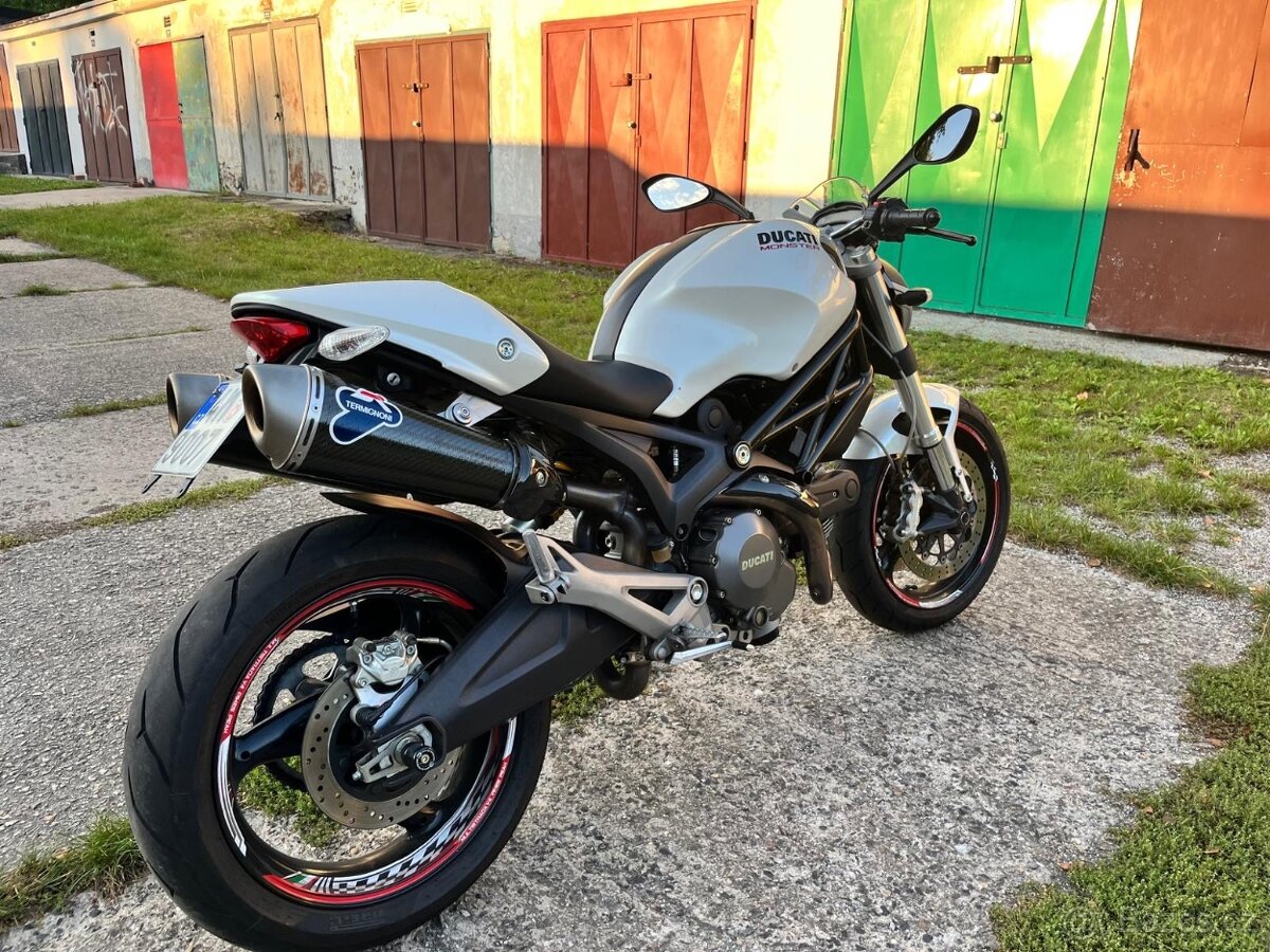 Ducati Monster 696 - 6