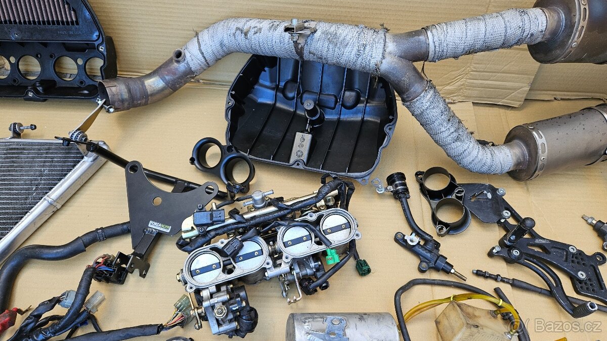 Náhradní díly Yamahu R1 04-06 - 6