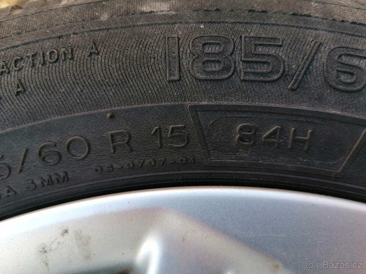 Sada zimních pneu na discích. - 6