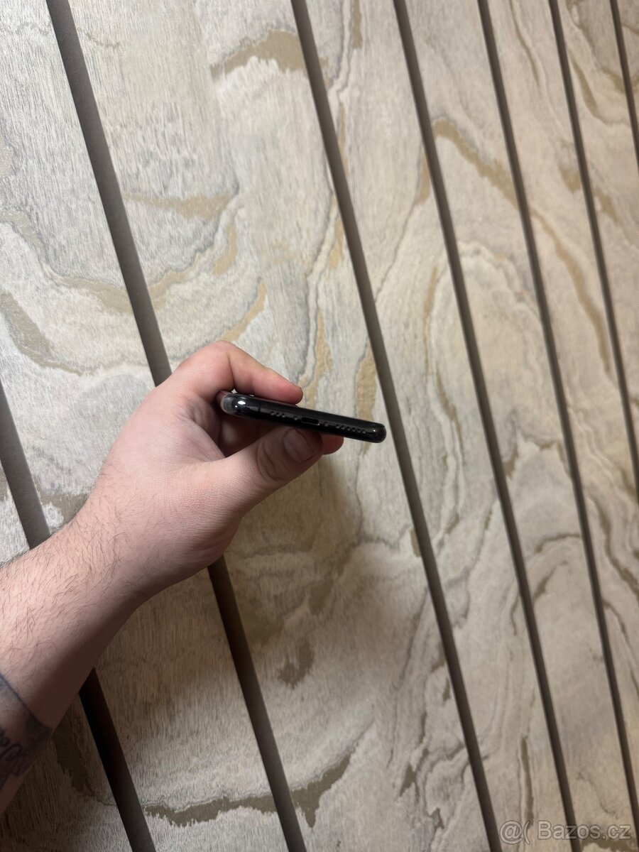 iPhone 11 Pro Top - 6