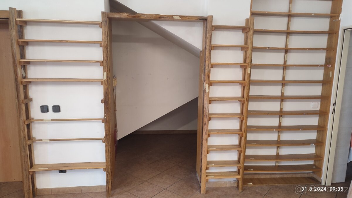 Dřevěny regál - 6