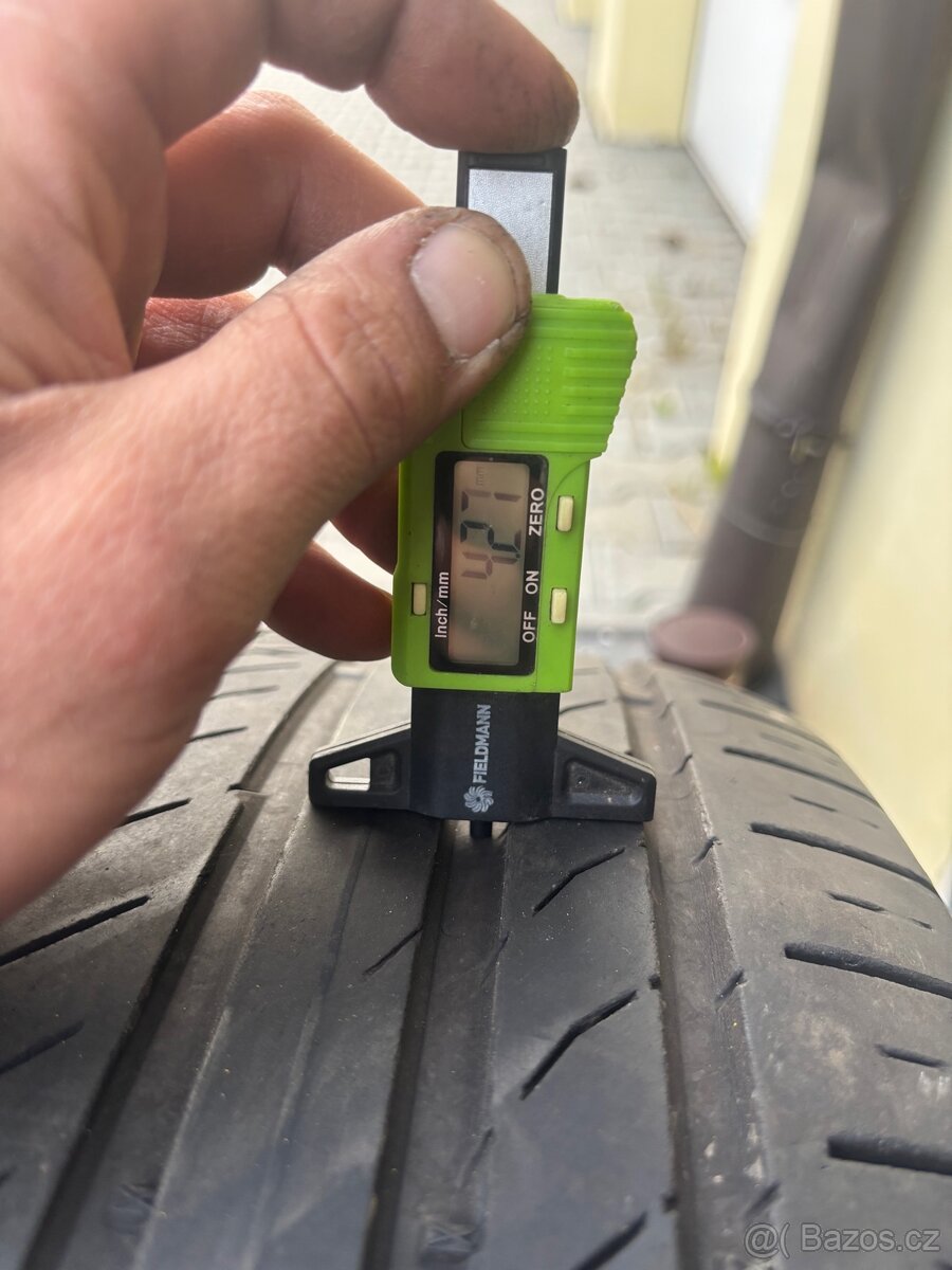 Continental 235/45/18 - 6