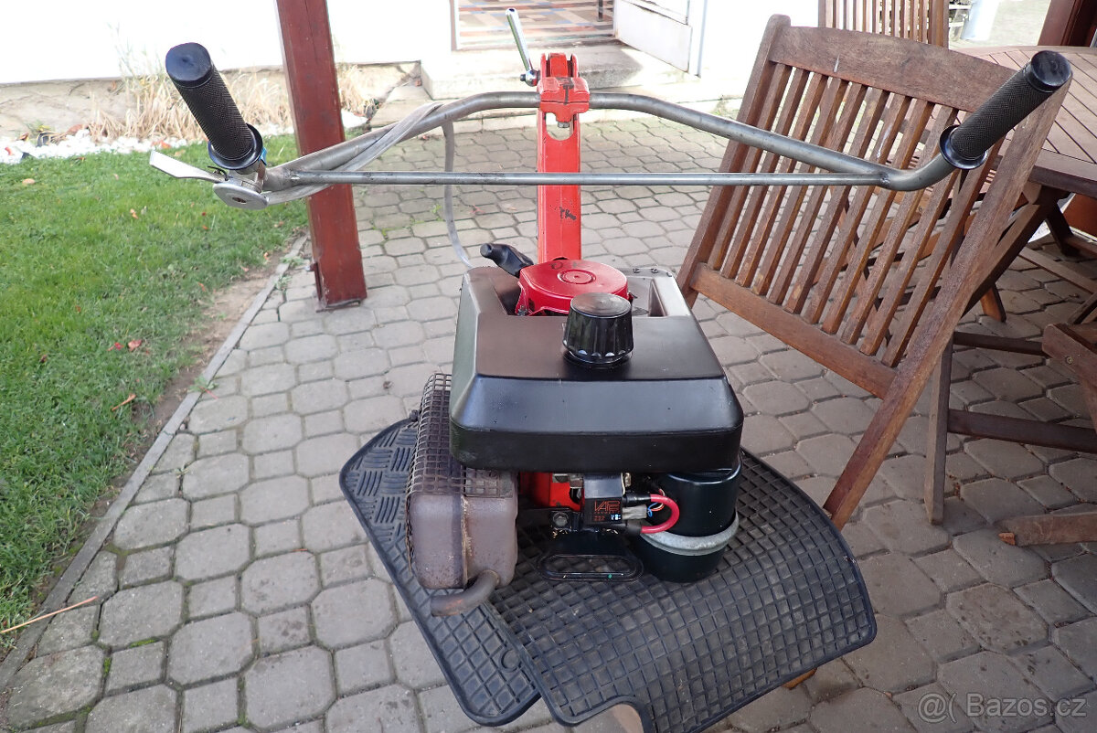 vari - motor dvoutakt 5 HP s řidítkama po servisu - 6