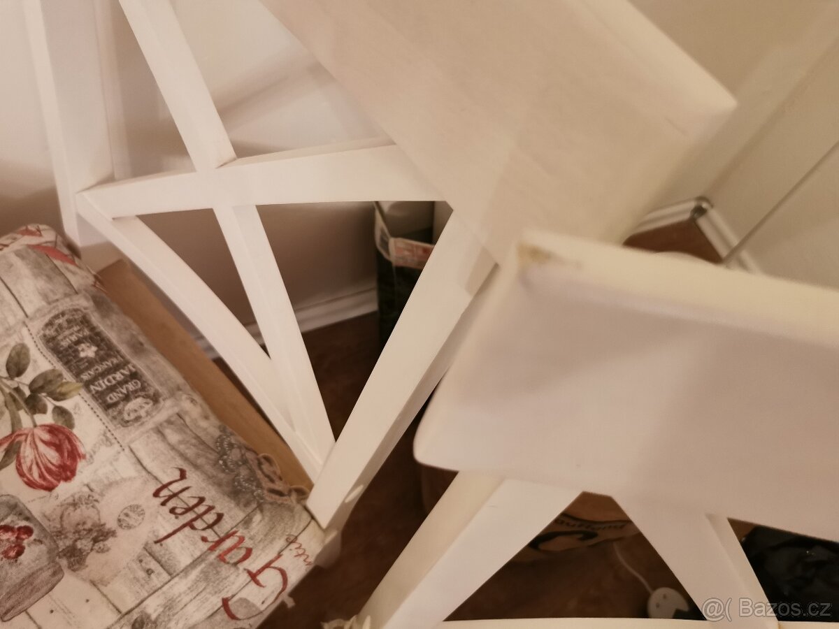 Jídelní stůl se čtyřmi židlemi a podsedáky - 6