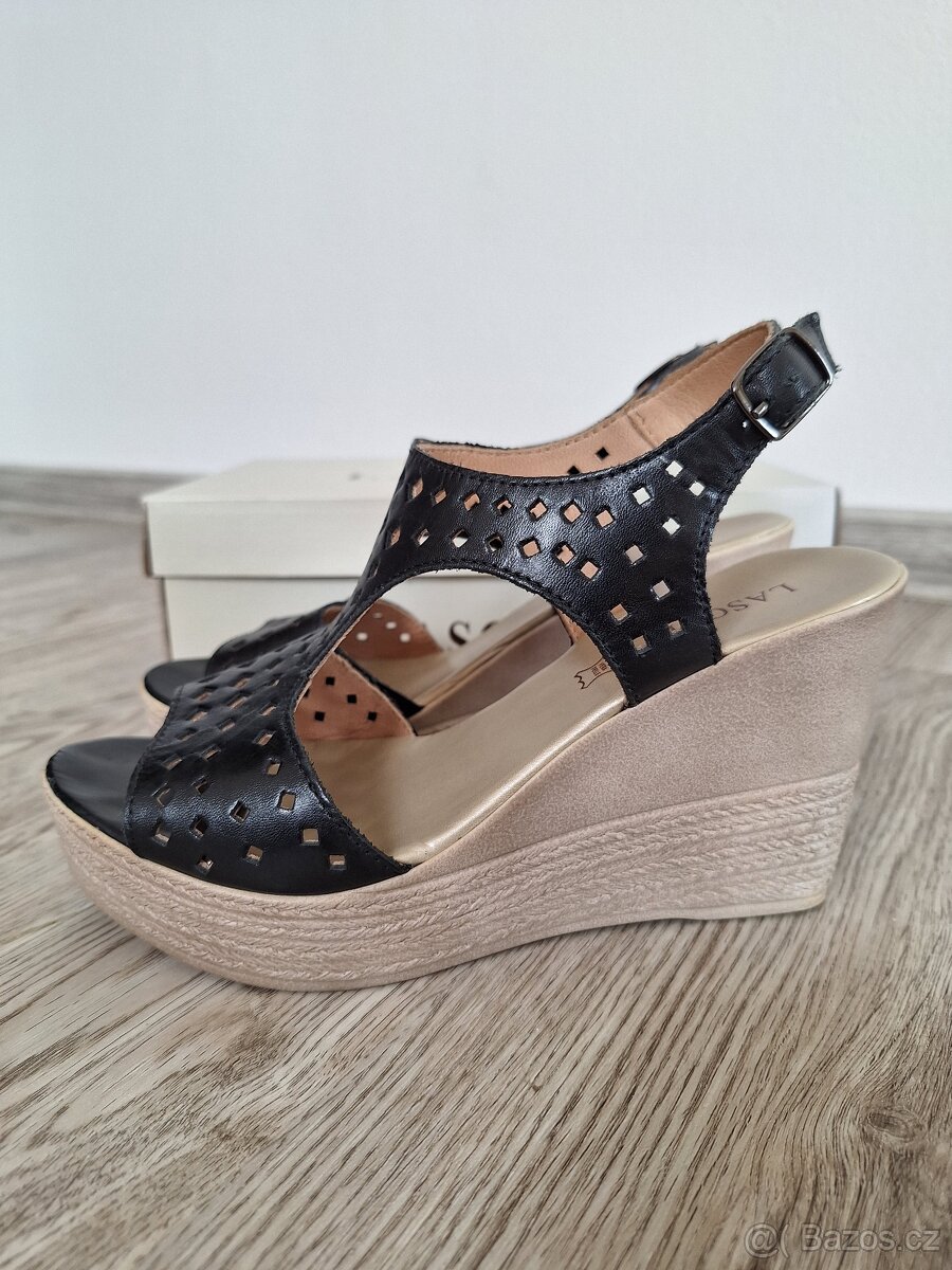 Cerne kozene sandalky na klinku Lasocki - 6