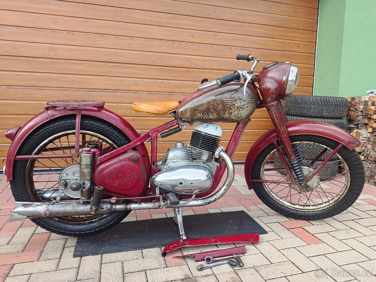 Jawa pérák 250 - 6