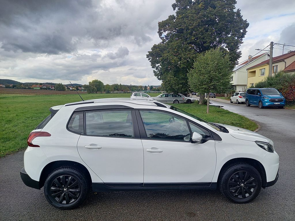 Peugeot 2008, 1.2 PureTech-digiklima-ČR-nehavarované - 6