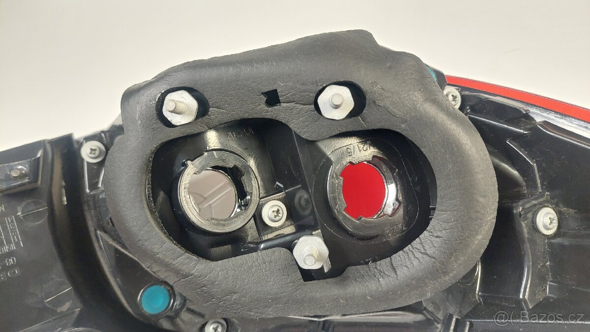NOVÉ zadní světlo Mazda 3 - 6
