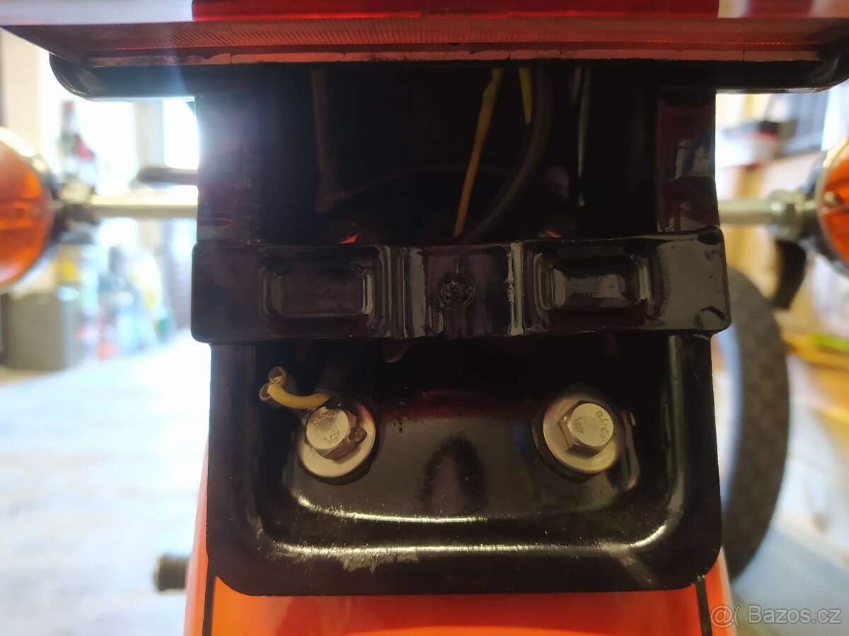 ČZ 350/472 - držák rámečku SPZ - 6