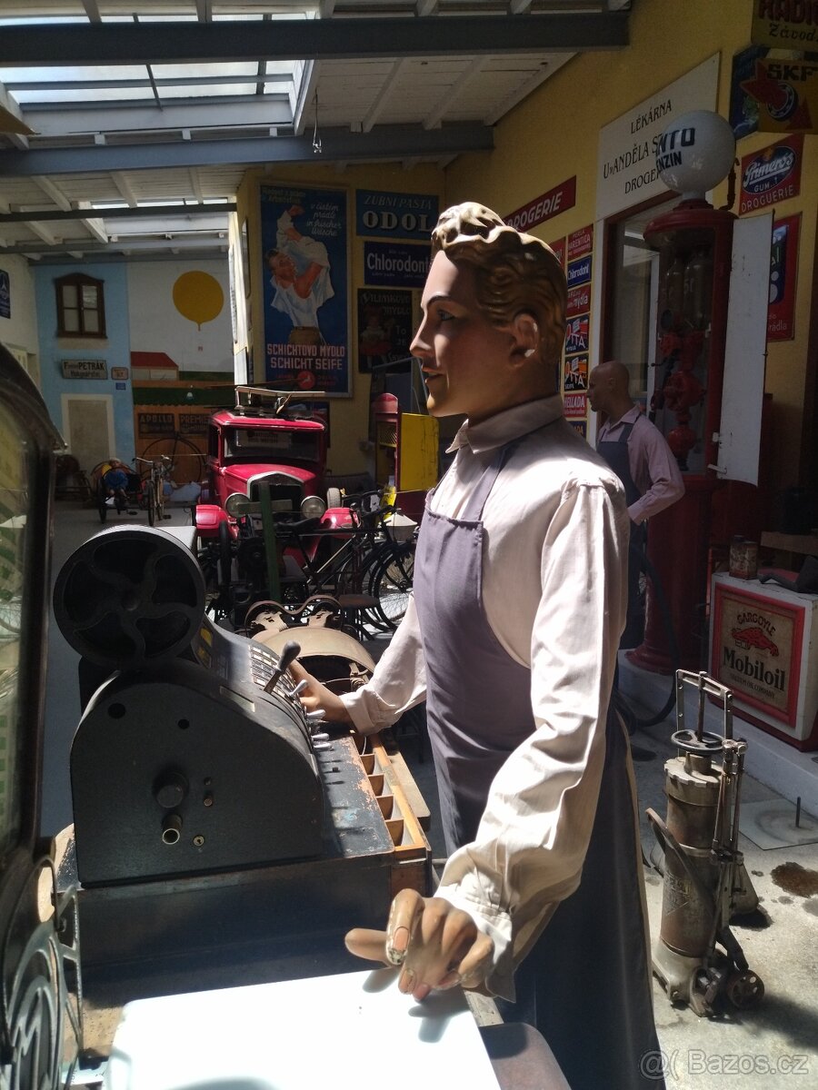 Staré figuríny,reklamní cedule,historie obchodu a řemesel. - 6