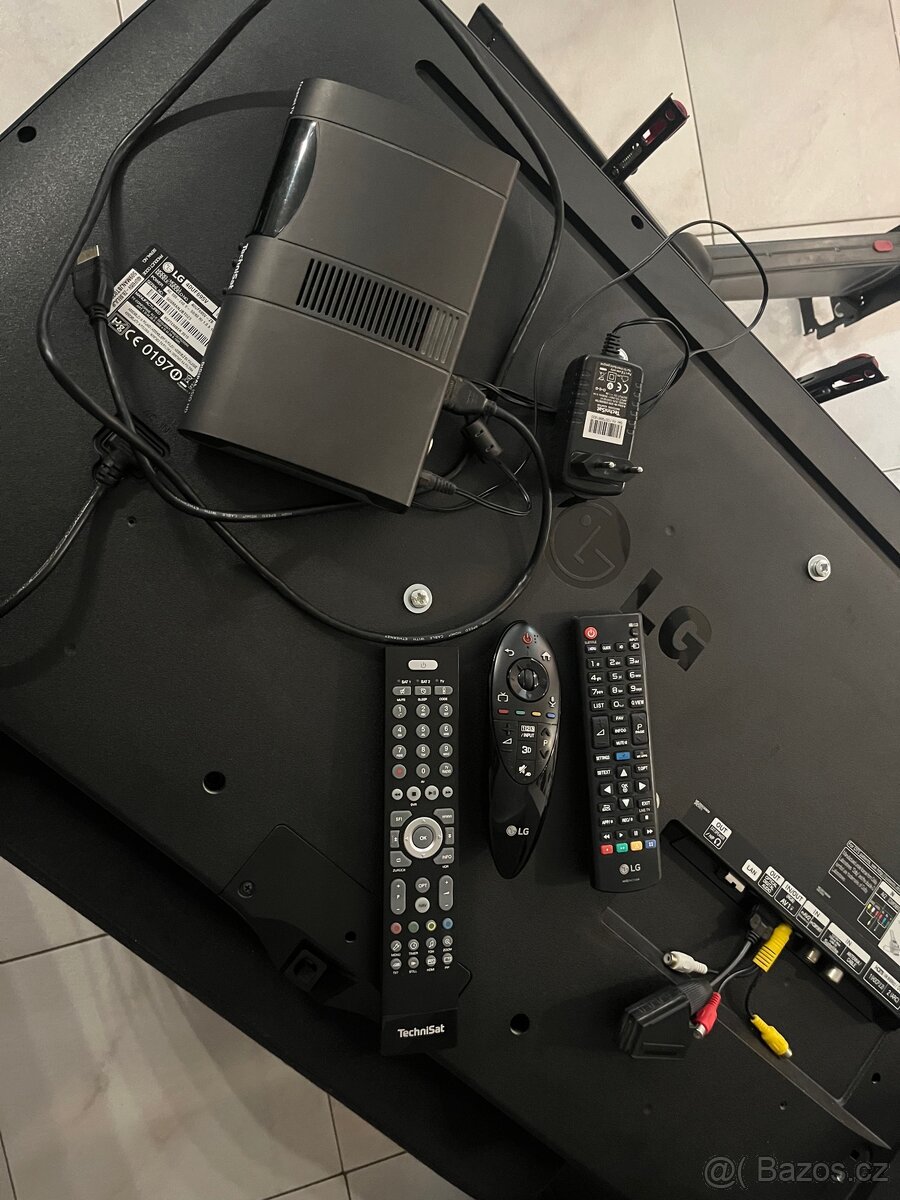 40" LG ULTRA HD 4K TV - 6