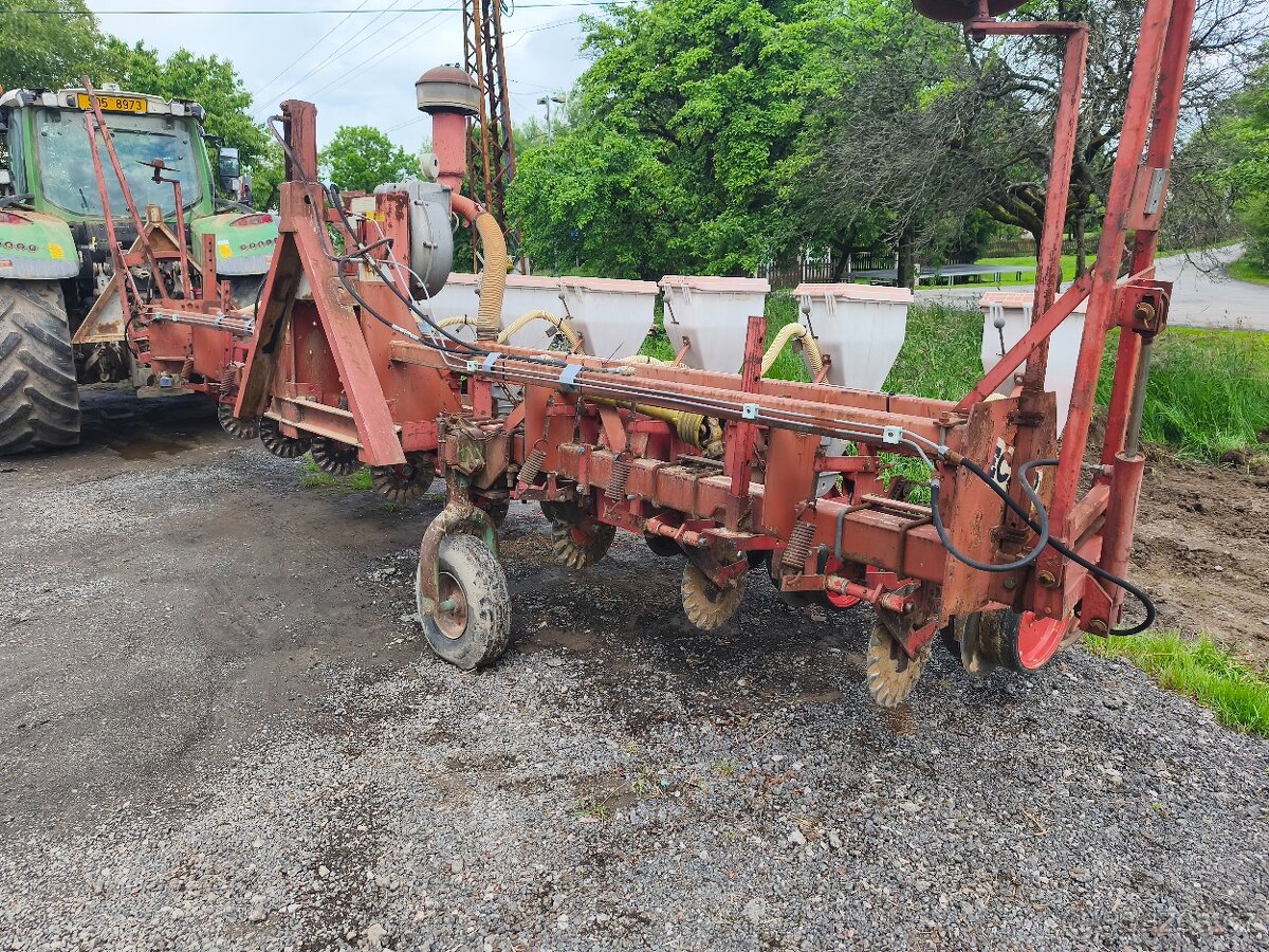 Přesný secí stroj na kukuřici Becker 8řádku - 6